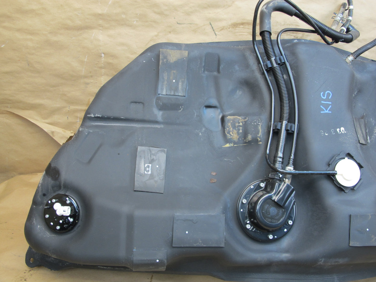 01-05 Lexus JCE10L IS300 Sedan Fuel Tank Unit w Level Sensor  OEM