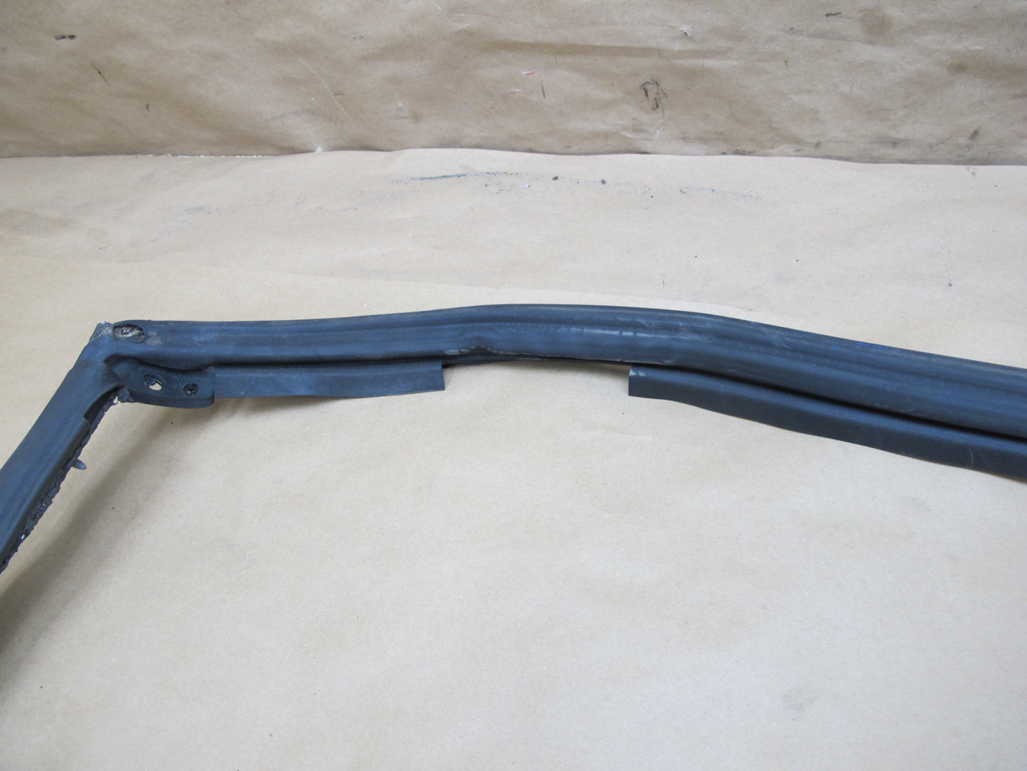 07-13 BMW E93 Convertible Front Hard TOP Weatherstrip Rubber Seal Gasket OEM