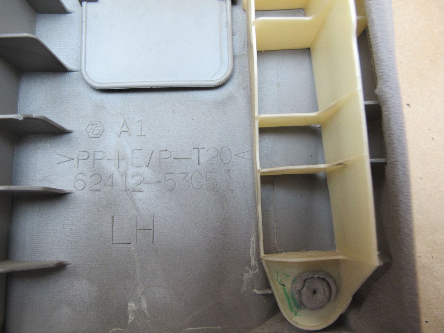 03-05 Lexus JCE10L IS300 Set of 2 Center B Pillar Upper Trim Cover Panel OEM