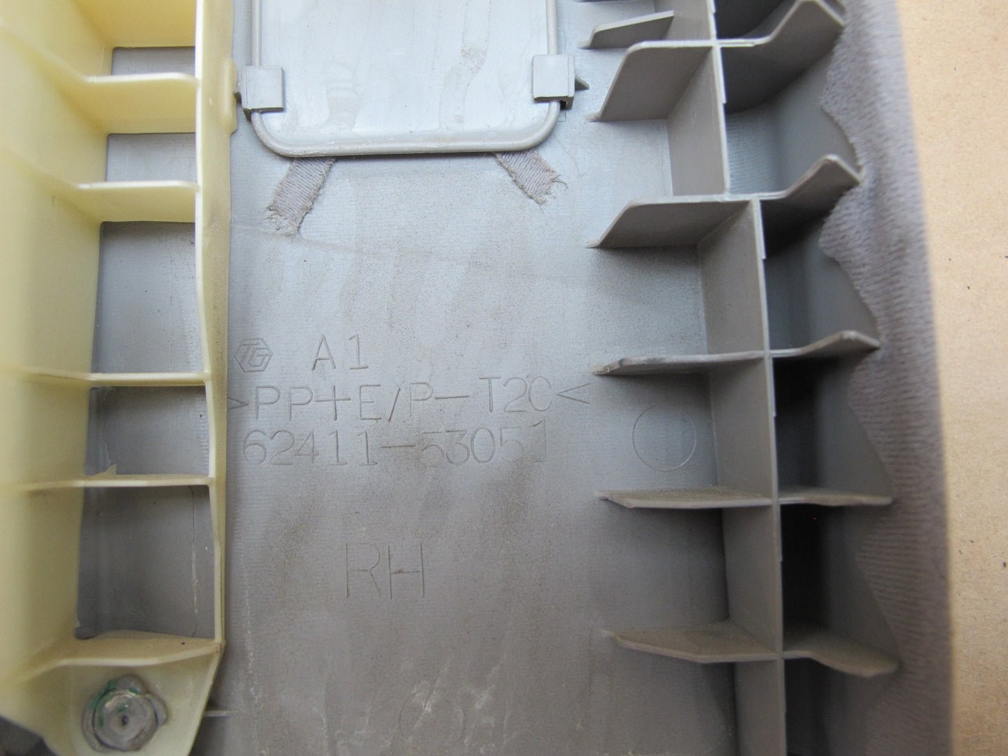 03-05 Lexus JCE10L IS300 Set of 2 Center B Pillar Upper Trim Cover Panel OEM