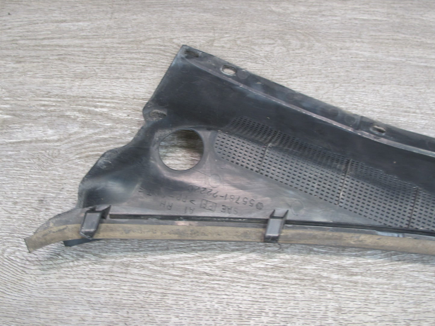 92-96 Toyota Cresta MARK2 JZX90 Set of 2 Windshield Cowl Louver Trim Panel OEM