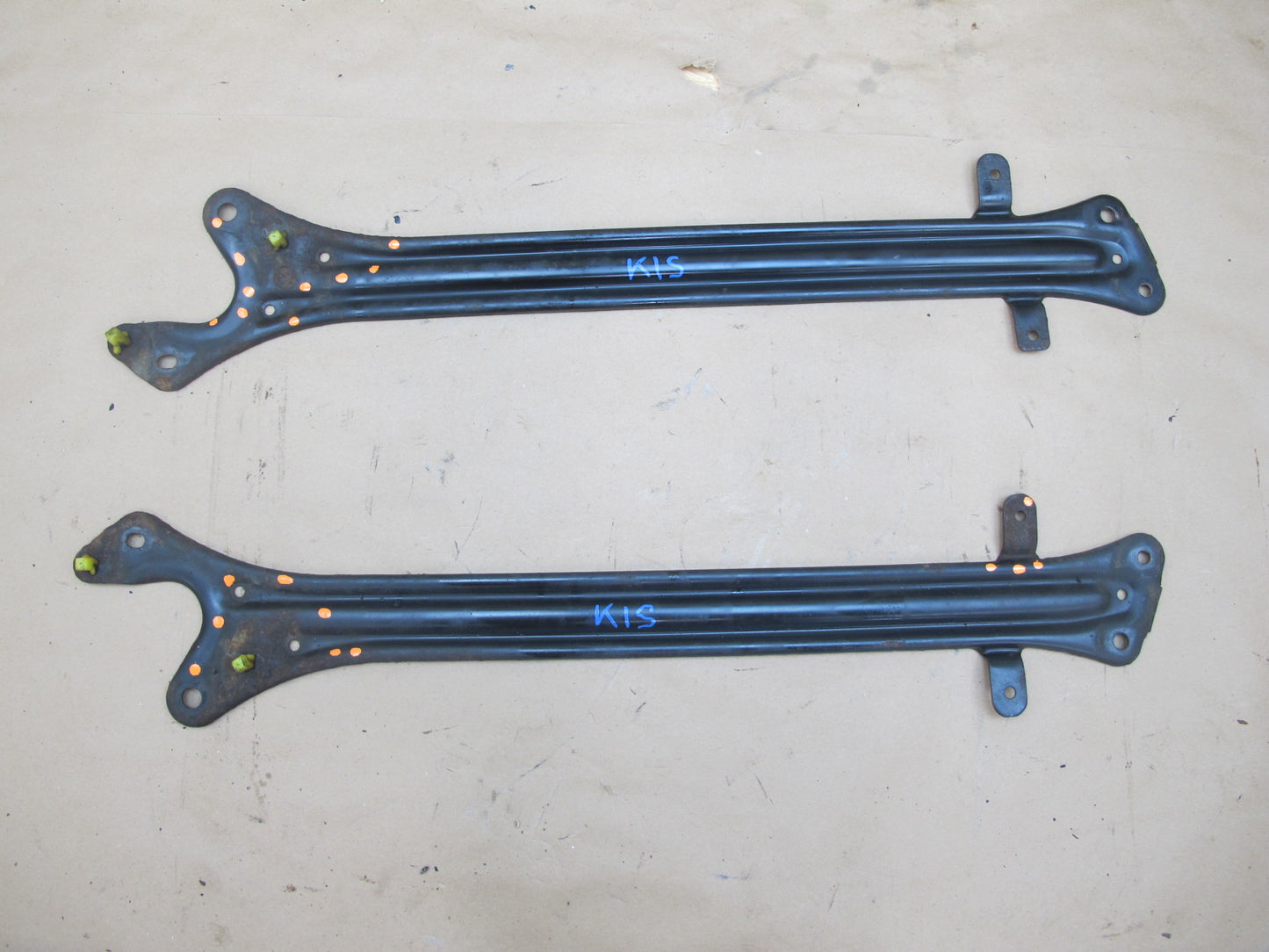 01-05 Lexus JCE10L IS300 Set of 2 Rear Suspension Lower Brace Bracket OEM