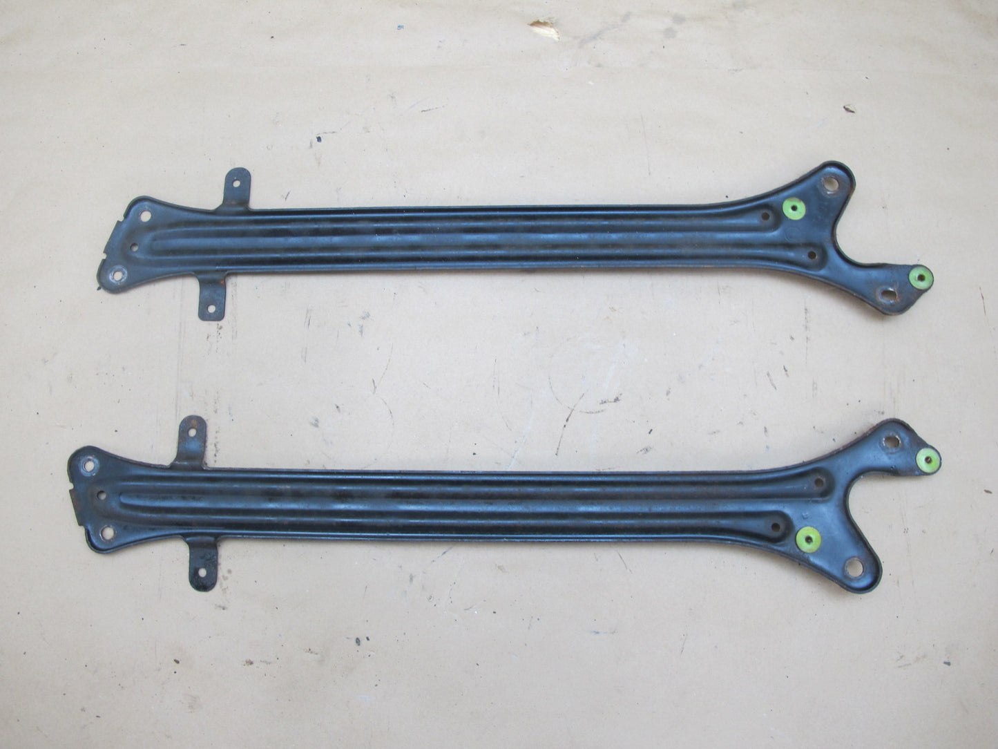 01-05 Lexus JCE10L IS300 Set of 2 Rear Suspension Lower Brace Bracket OEM