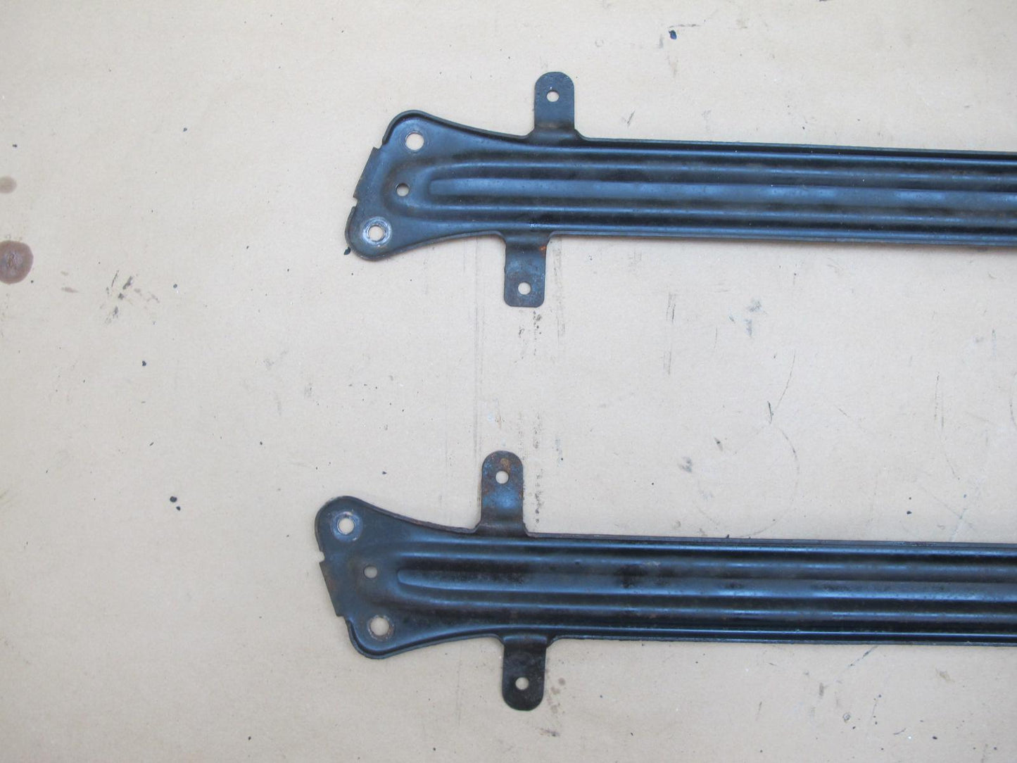 01-05 Lexus JCE10L IS300 Set of 2 Rear Suspension Lower Brace Bracket OEM