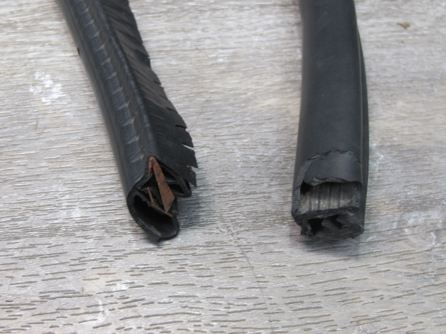 2006-2012 Bentley Flying Spur Front Hood Bonnet Weatherstrip Rubber Seal