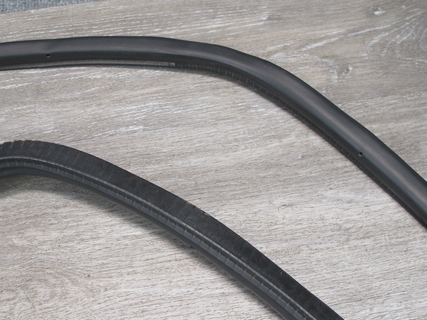 2006-2012 Bentley Flying Spur Front Hood Bonnet Weatherstrip Rubber Seal