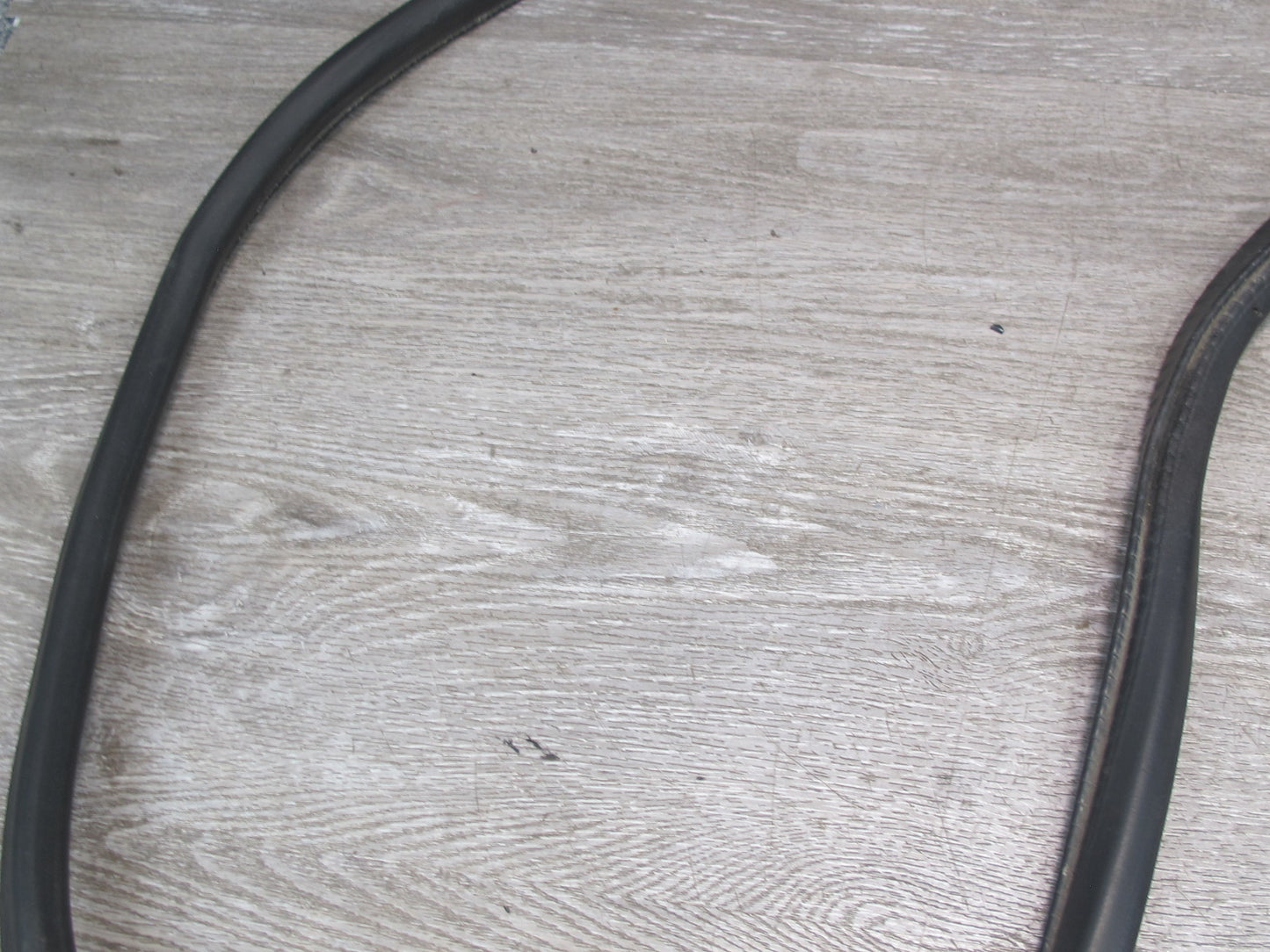 2006-2012 Bentley Flying Spur Front Hood Bonnet Weatherstrip Rubber Seal