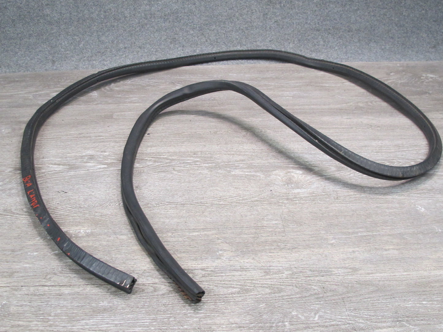 2006-2012 Bentley Flying Spur Front Hood Bonnet Weatherstrip Rubber Seal