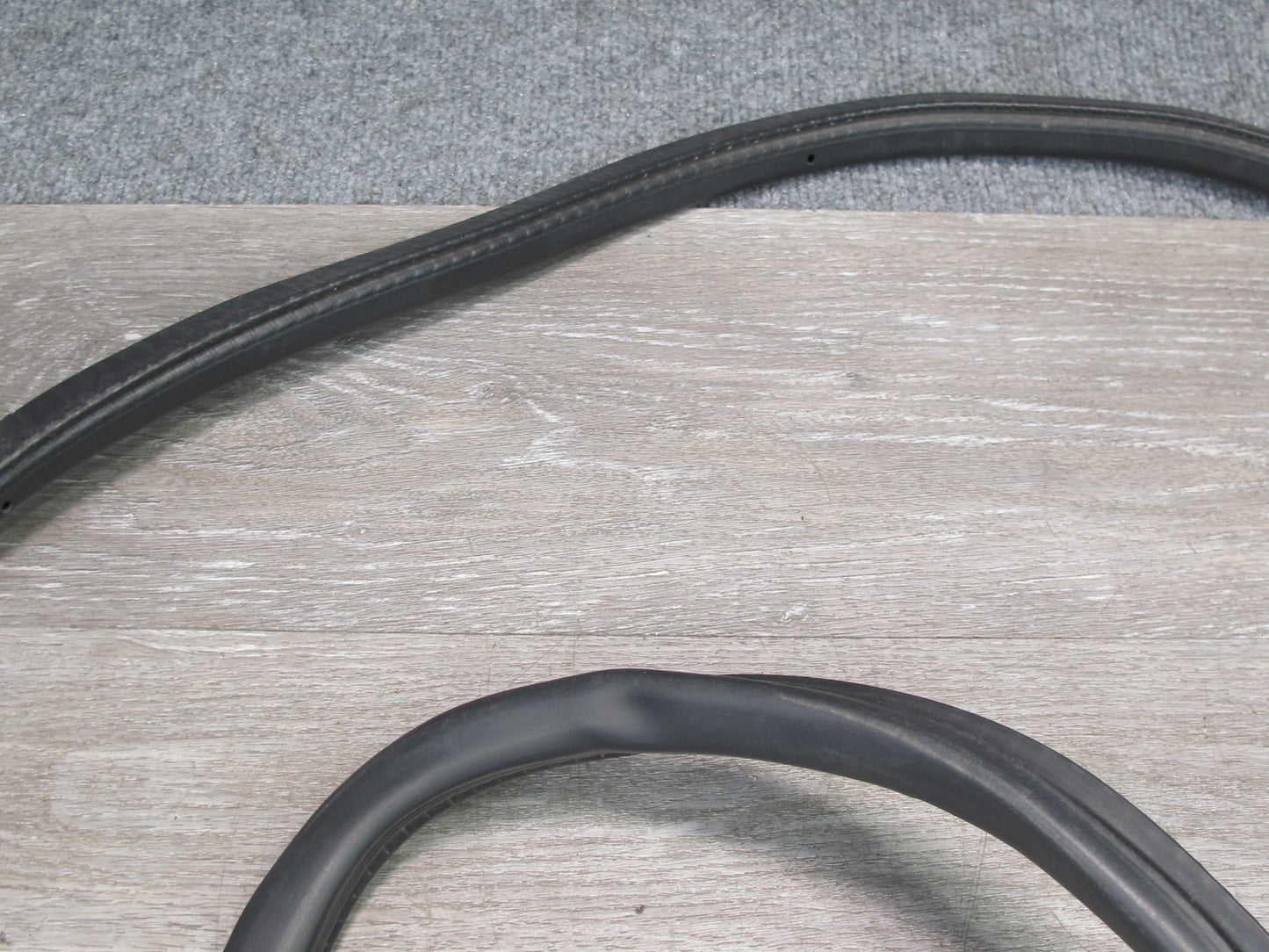 2006-2012 Bentley Flying Spur Front Hood Bonnet Weatherstrip Rubber Seal