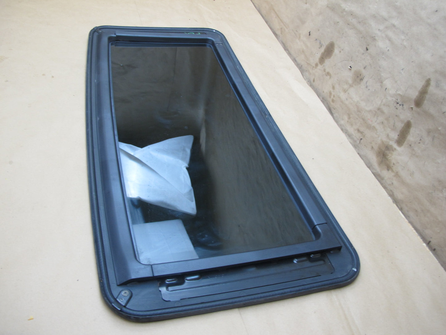 1998-2007 Lexus J100 LX470 Front Upper Sunroof Moon Roof Glass Window