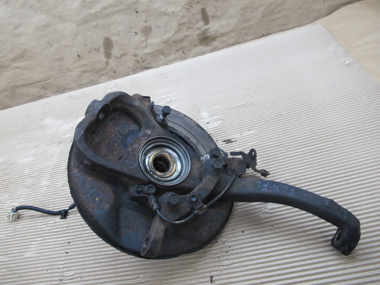 1998-2007 Lexus J100 LX470 Front Left Side Spindle Knuckle Wheel Hub Bearing