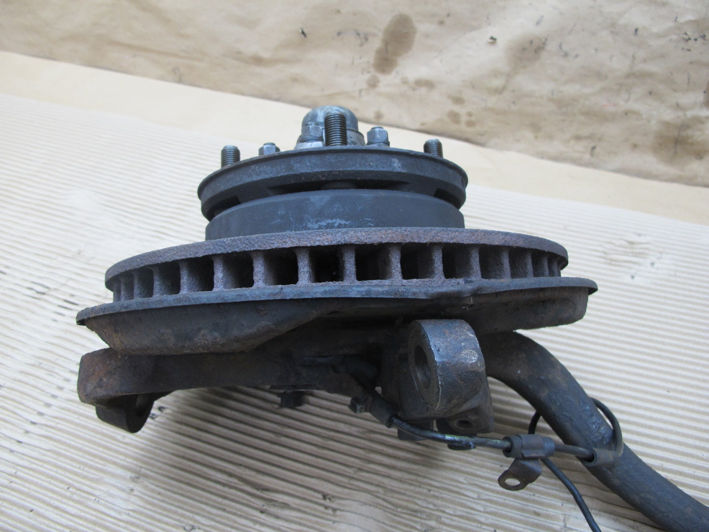 1998-2007 Lexus J100 LX470 Front Right Side Spindle Knuckle Wheel Hub Bearing