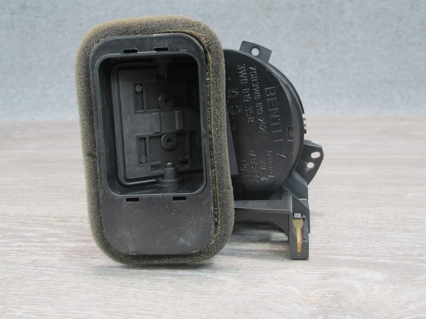 03-10 Bentley Continental GTC GT Flying Spur Dash Front Right A/C Air Vent