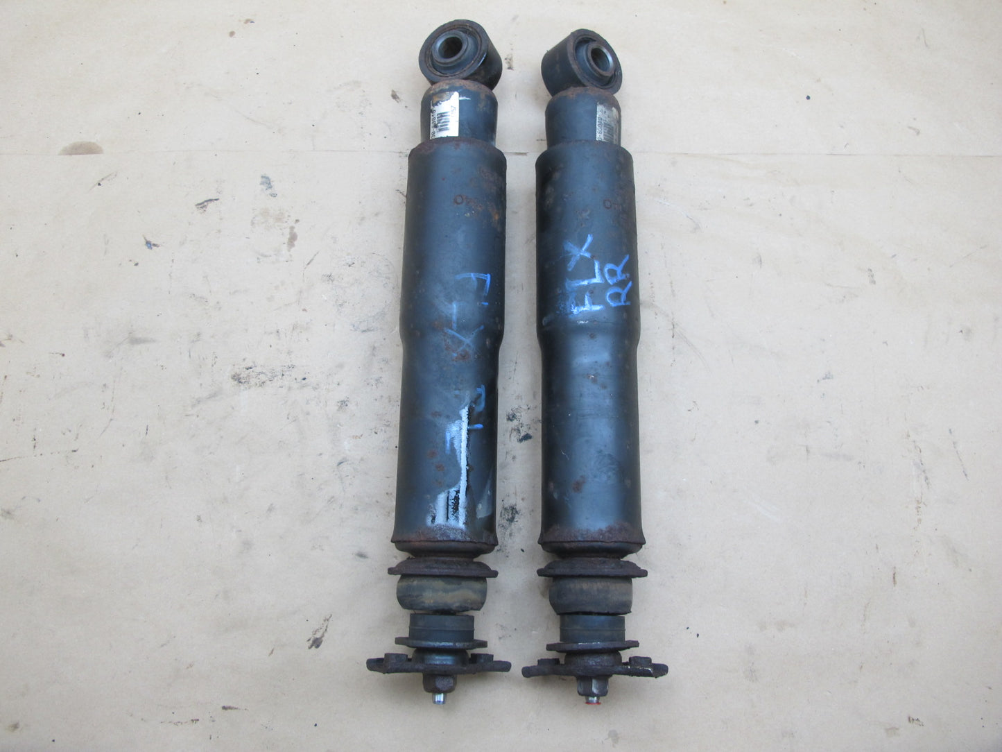 1998-2001 Lexus J100 LX470 Front Left & Right Side Strut Shock Absorber Set of 2