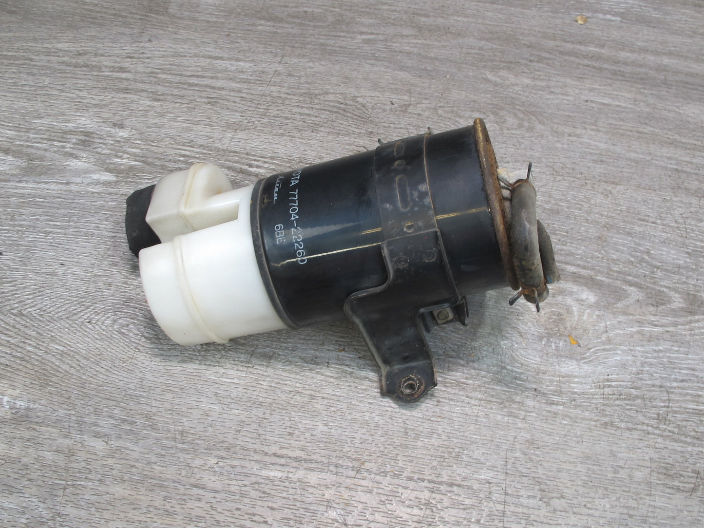 92-96 Toyota Cresta MARK2 JZX90 Fuel Evap Vapor Charcoal Canister OEM