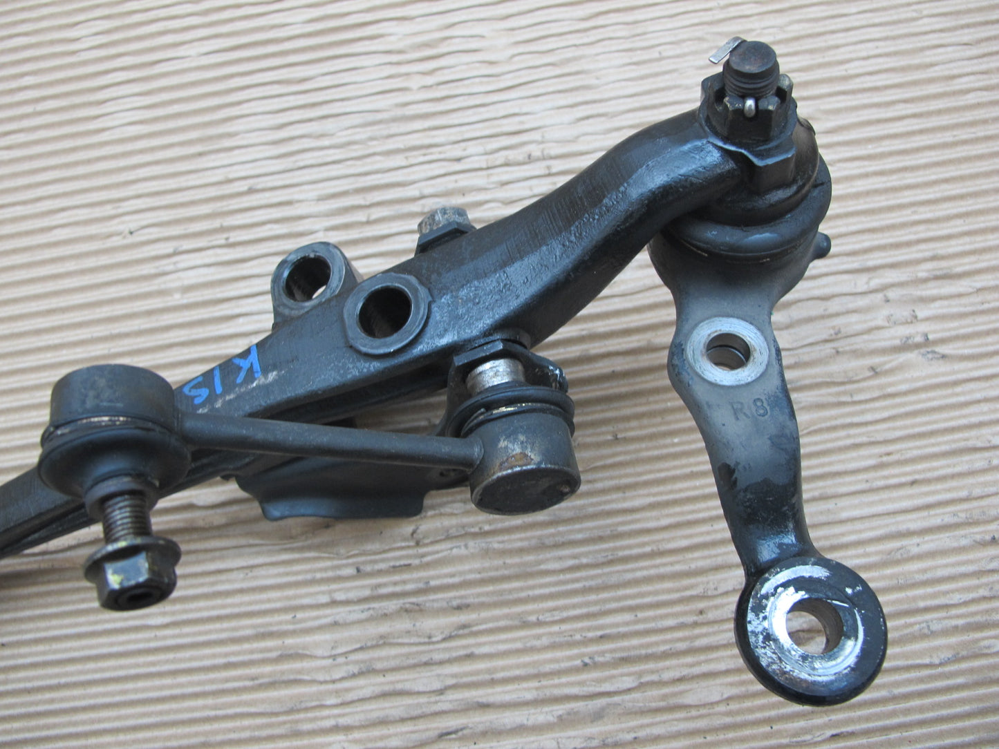 01-05 Lexus JCE10L IS300 Set of 2 Front Right Suspension Lower Control Arm OEM
