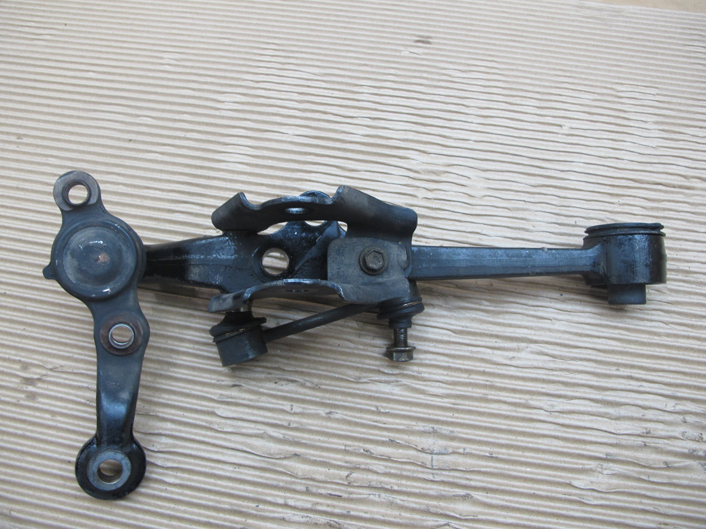 01-05 Lexus JCE10L IS300 Set of 2 Front Right Suspension Lower Control Arm OEM