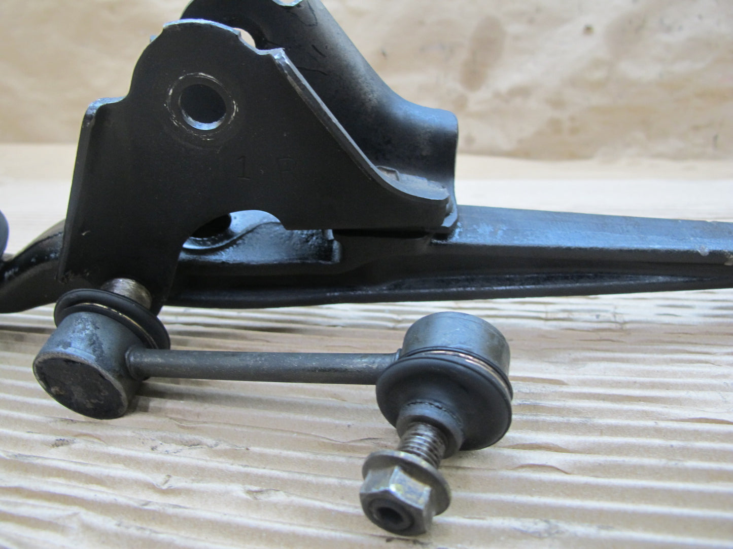 01-05 Lexus JCE10L IS300 Set of 2 Front Right Suspension Lower Control Arm OEM