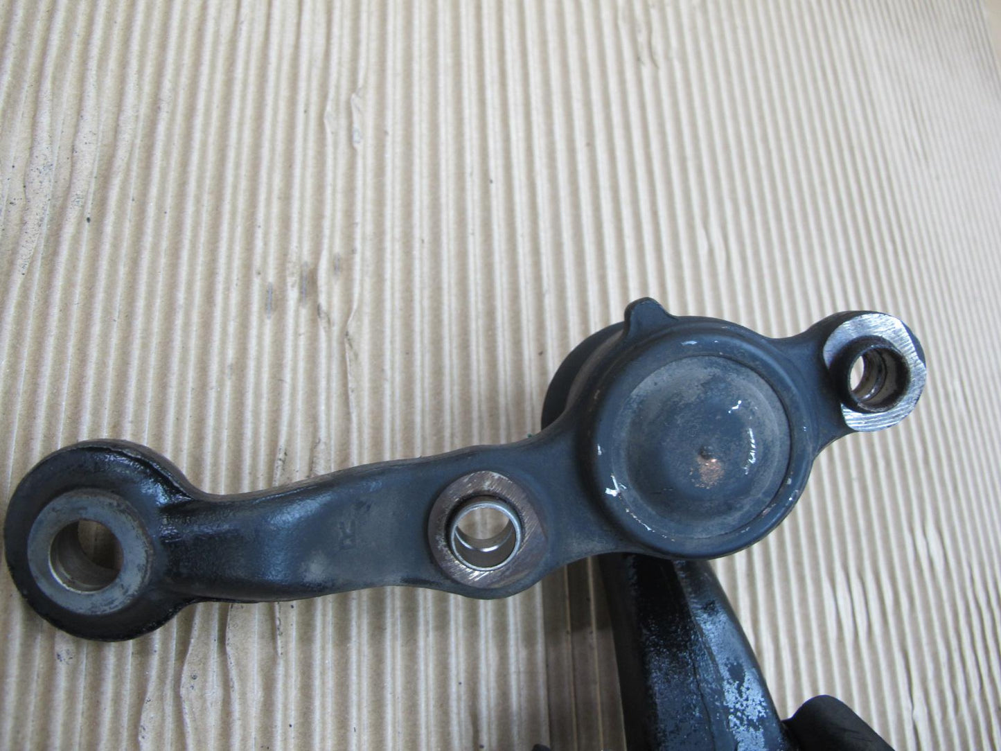 01-05 Lexus JCE10L IS300 Set of 2 Front Right Suspension Lower Control Arm OEM