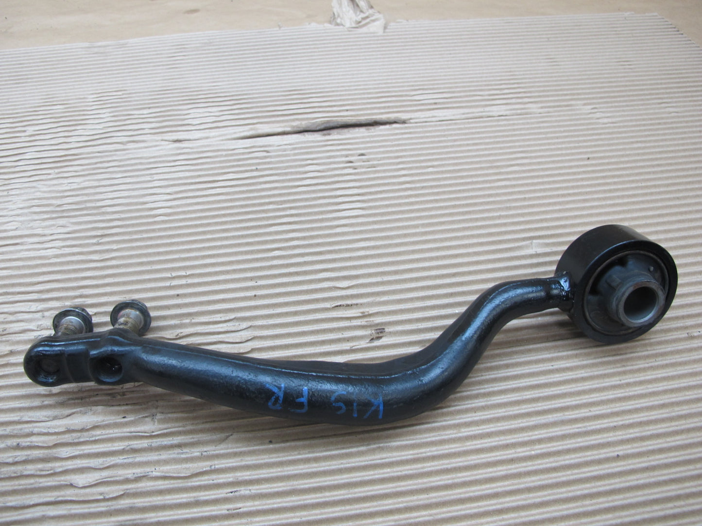 01-05 Lexus JCE10L IS300 Set of 2 Front Right Suspension Lower Control Arm OEM