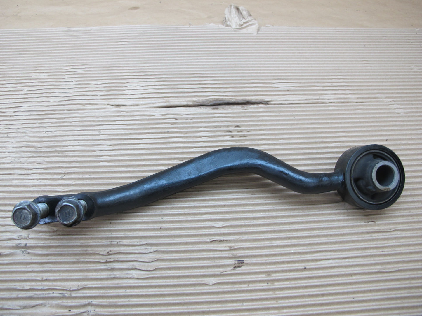 01-05 Lexus JCE10L IS300 Set of 2 Front Right Suspension Lower Control Arm OEM