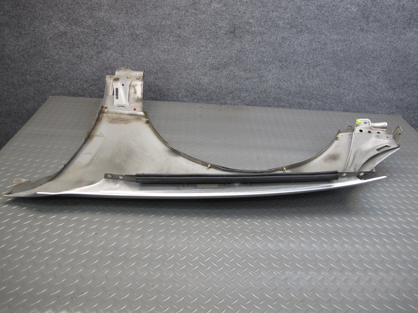 98-05 Lexus JZS160L GS400 GS430 GS300 Front Right Fender Shell Cover Panel OEM