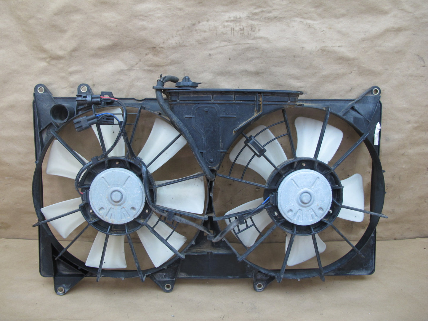 01-05 Lexus JCE10 IS300 Engine Radiator Cooling Fan Motor Shroud Reservoir OEM