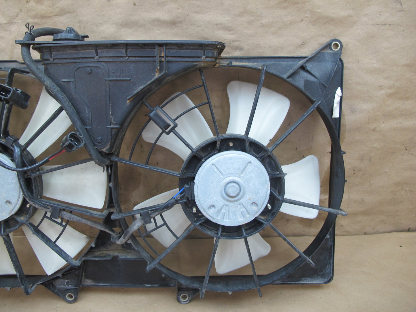 01-05 Lexus JCE10 IS300 Engine Radiator Cooling Fan Motor Shroud Reservoir OEM