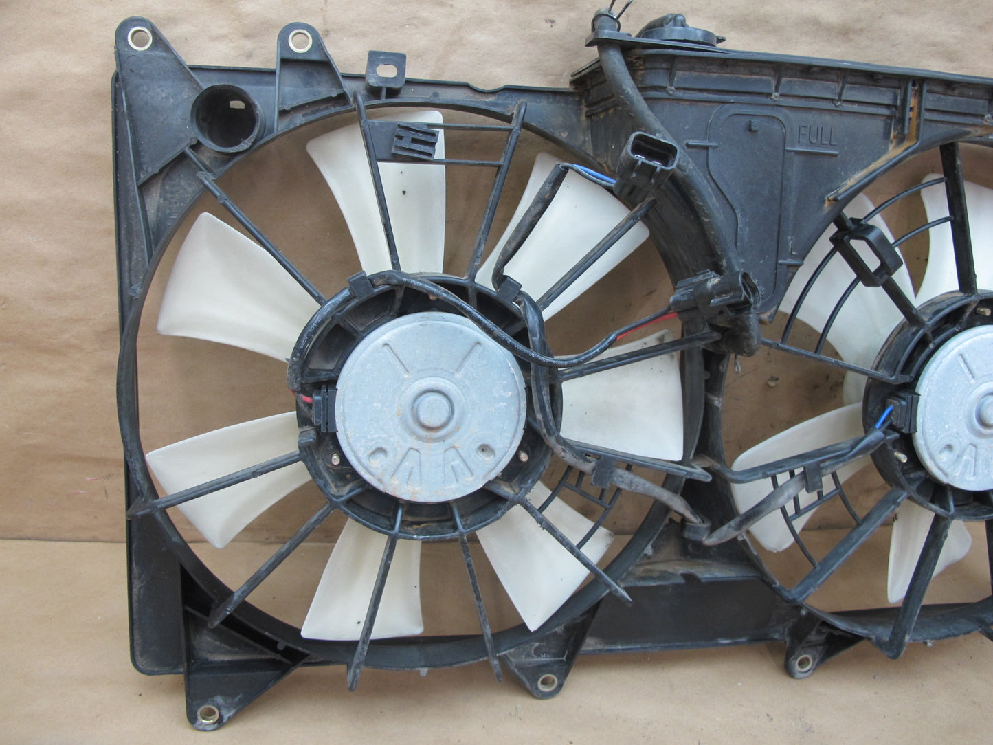 01-05 Lexus JCE10 IS300 Engine Radiator Cooling Fan Motor Shroud Reservoir OEM