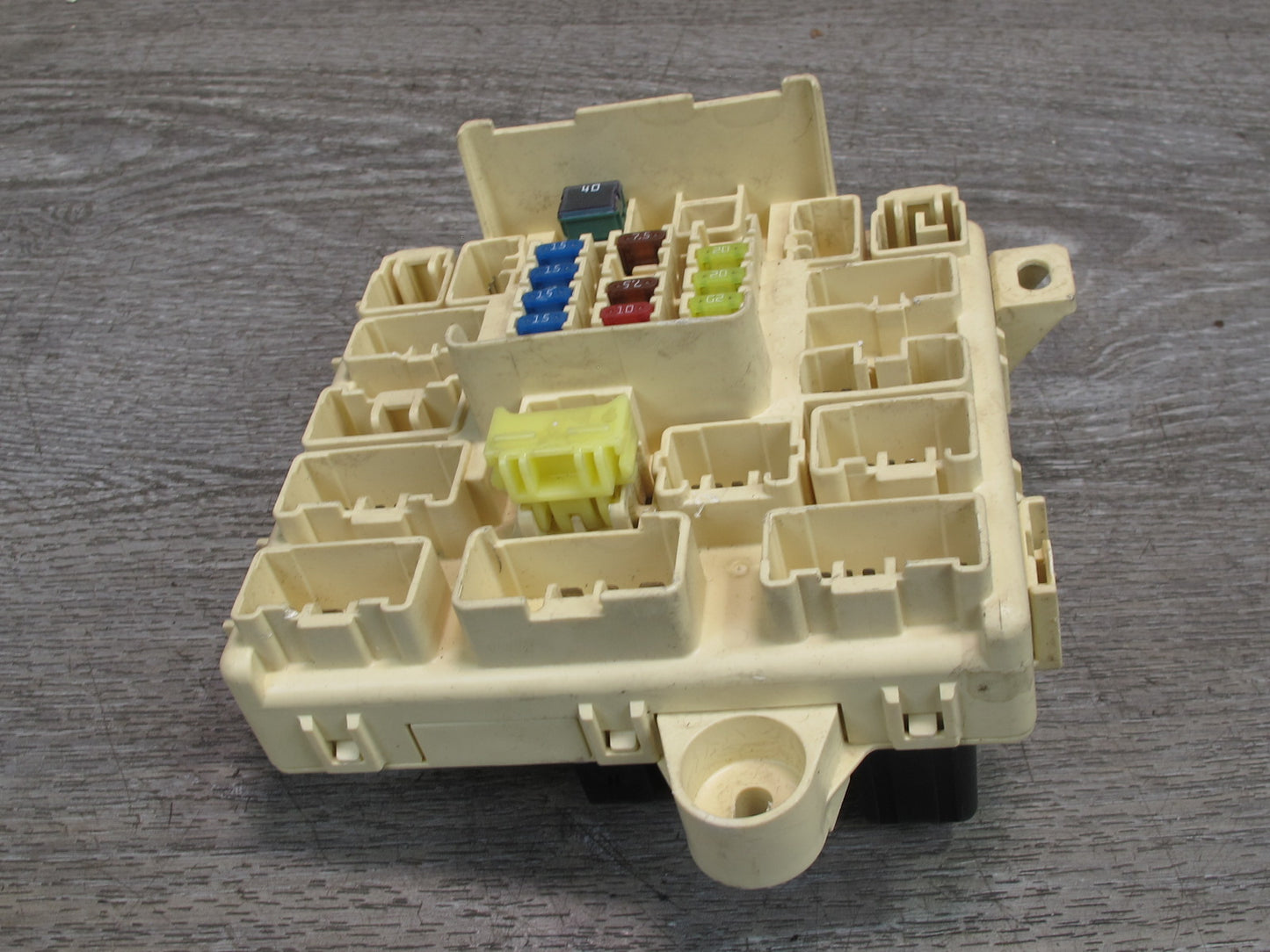 02-05 Lexus JCE10L IS300 Right Junction Fuse Relay Box OEM