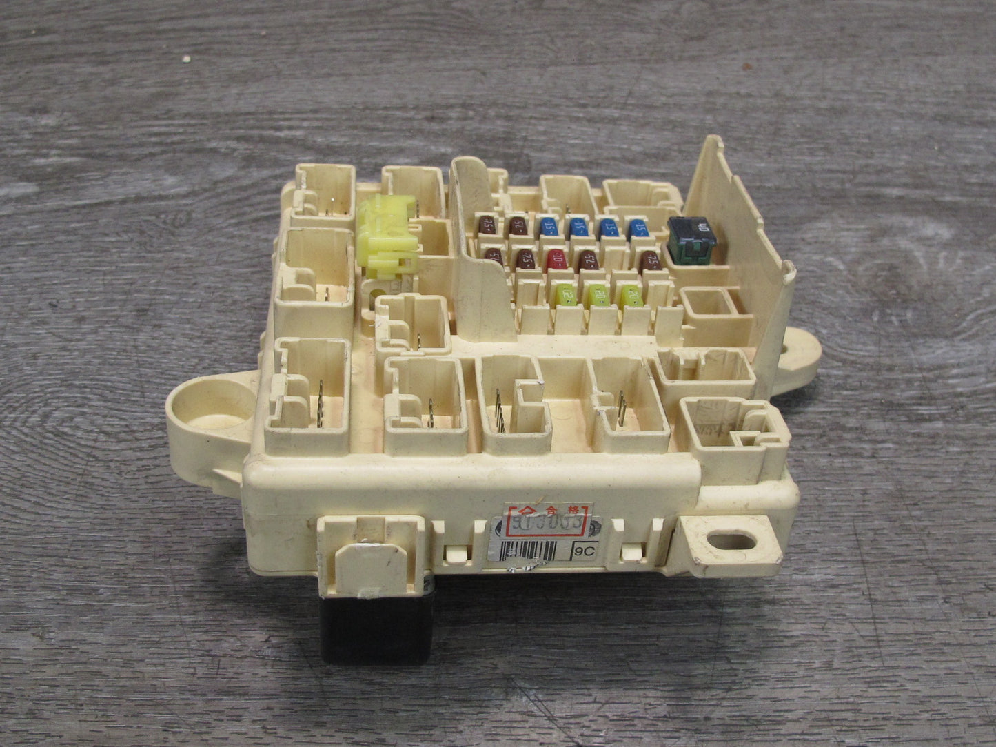 02-05 Lexus JCE10L IS300 Right Junction Fuse Relay Box OEM