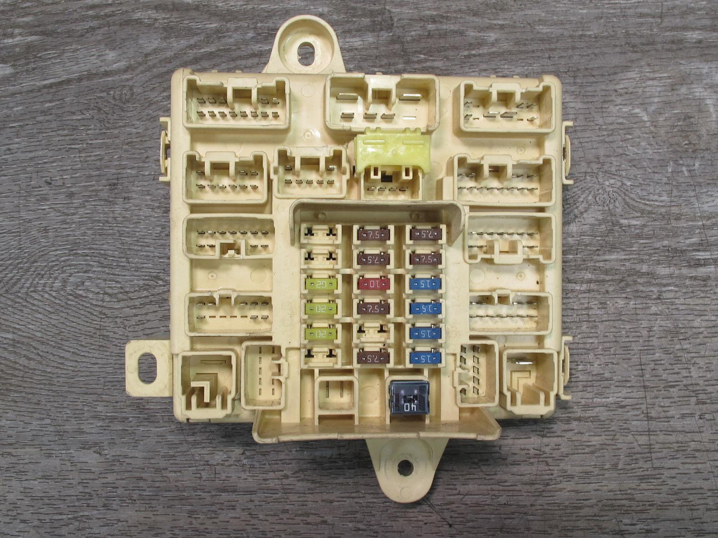 02-05 Lexus JCE10L IS300 Right Junction Fuse Relay Box OEM