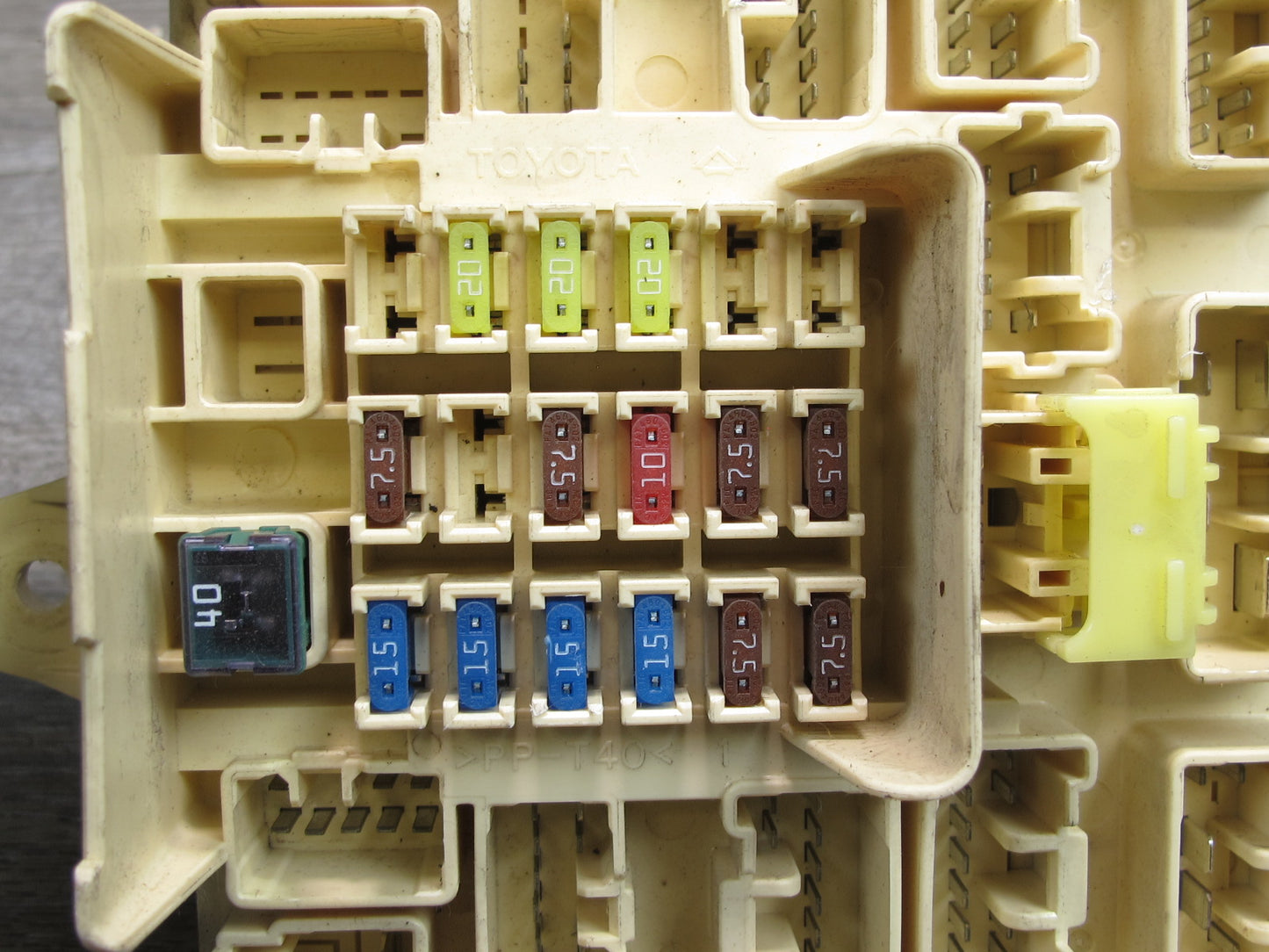 02-05 Lexus JCE10L IS300 Right Junction Fuse Relay Box OEM