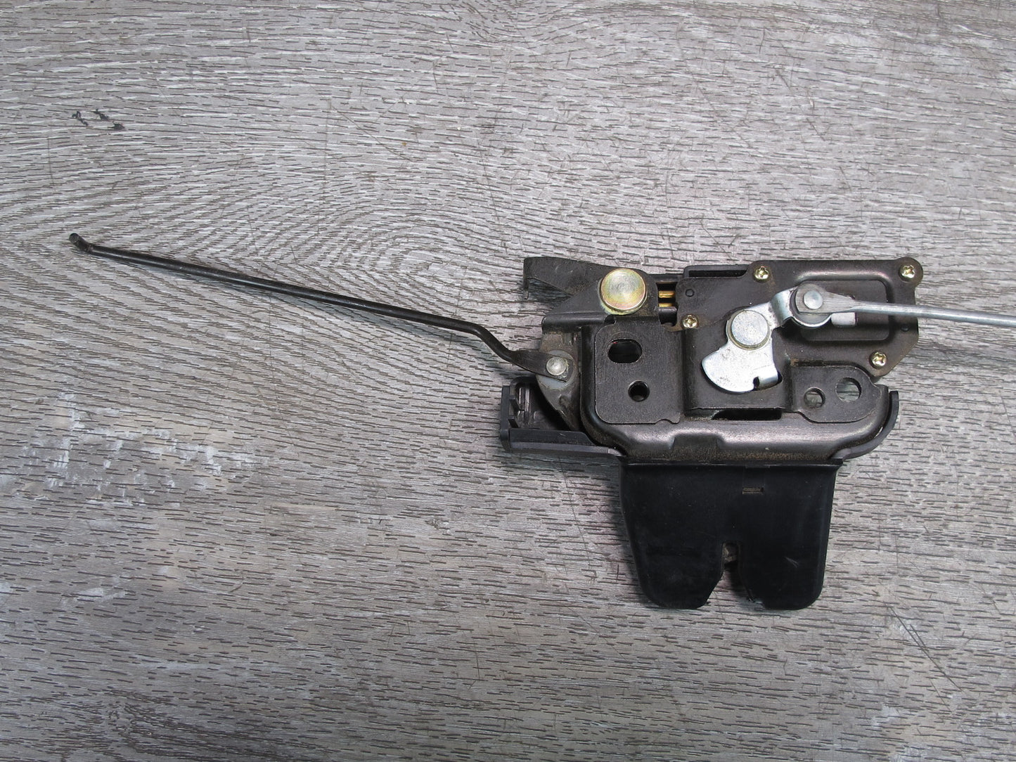 01-05 Lexus JCE10 IS300 Rear Trunk Lock Latch Actuator w Lock Cylinder OEM