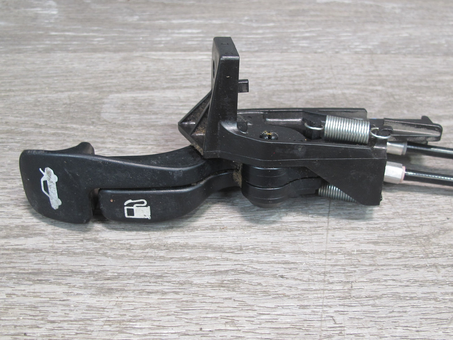 01-05 Lexus JCE10L IS300 Trunk Lid & Fuel Door Open Release Handle w Cable OEM