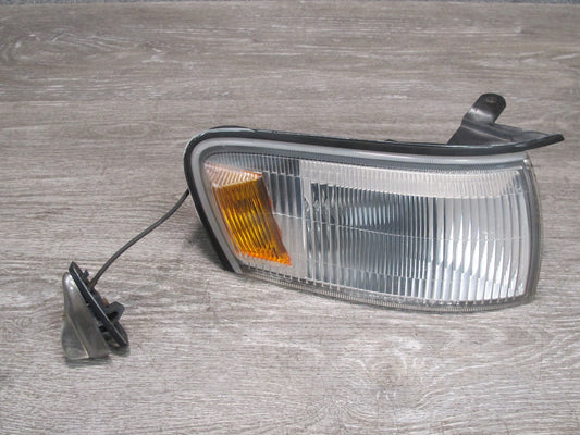 94-96 Toyota Cresta JZX90 Front Right Turn Signal Clearance Light Lamp OEM