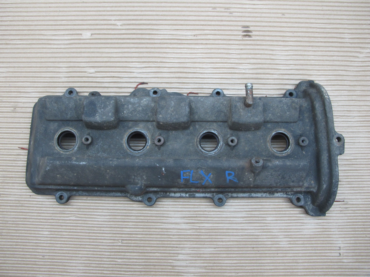 1998-2002 Lexus UZJ100L LX470 2UZFE Engine Right Cylinder Head Valve Cover