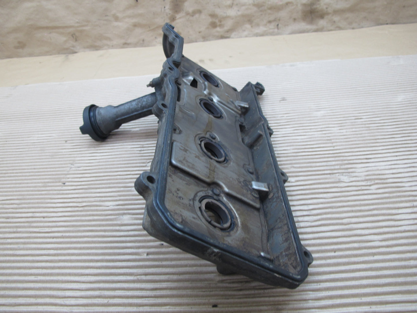 1998-2002 Lexus UZJ100L LX470 2UZFE Engine Left Cylinder Head Valve Cover