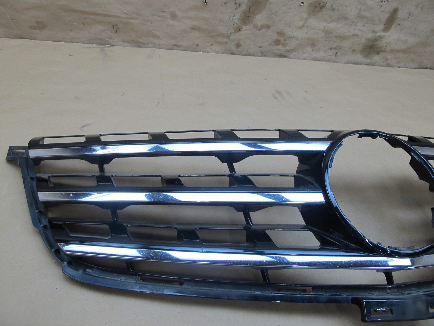 12-15 Mercedes W166 Ml-class Front Bumper Upper Chrome Grille Trim OEM