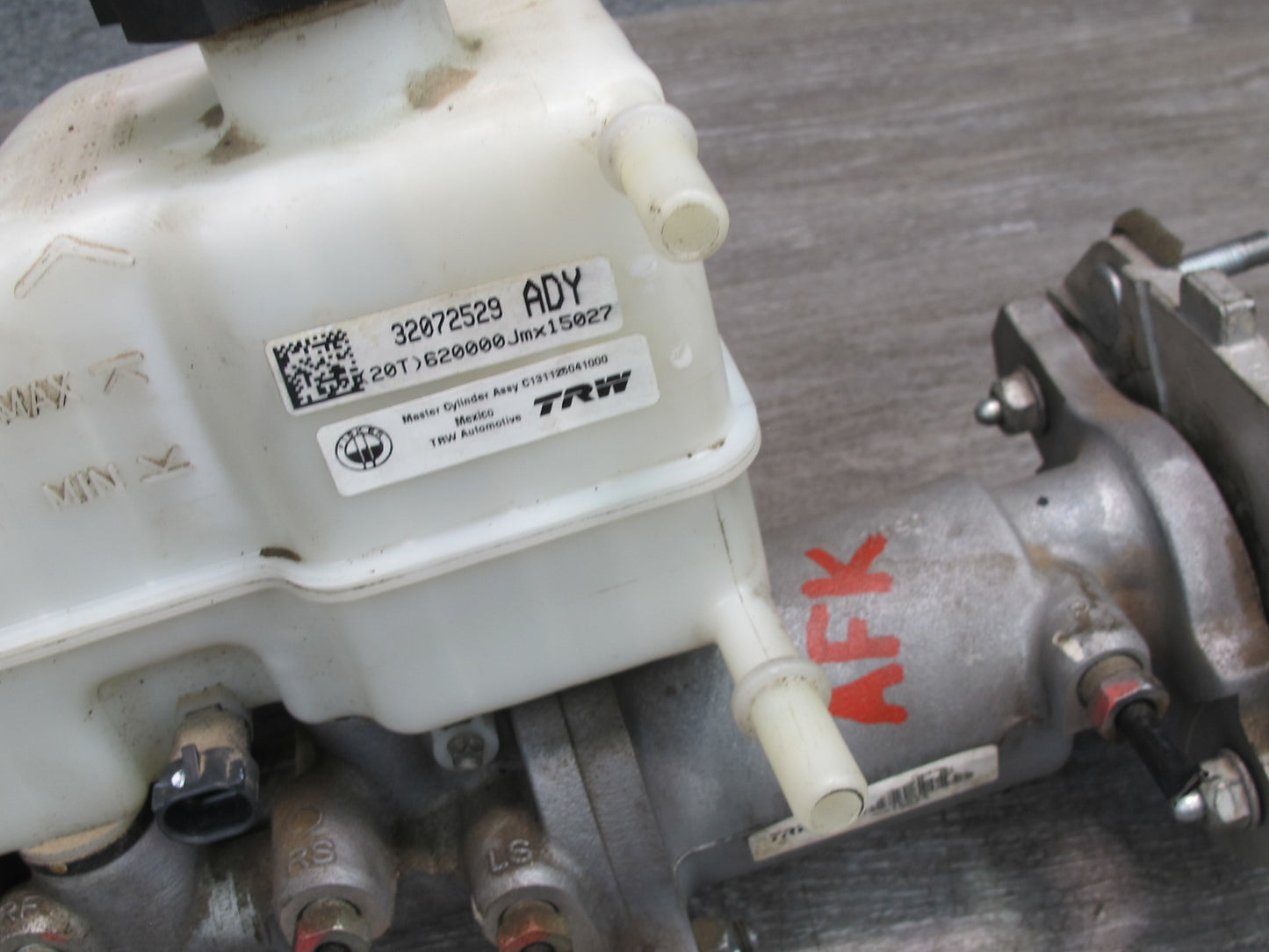 11-12 Fisker Karma Brake Master Cylinder w Tank Reservoir & Hose Pipe Line OEM