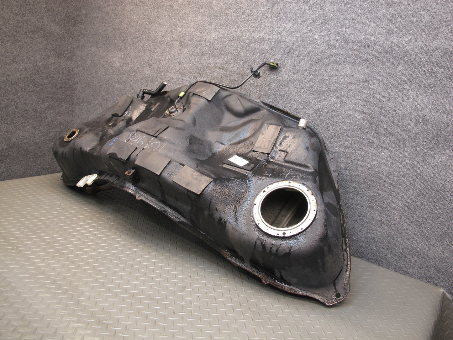 06-15 Lexus IS350 IS250 Gas Fuel Tank Assembly OEM