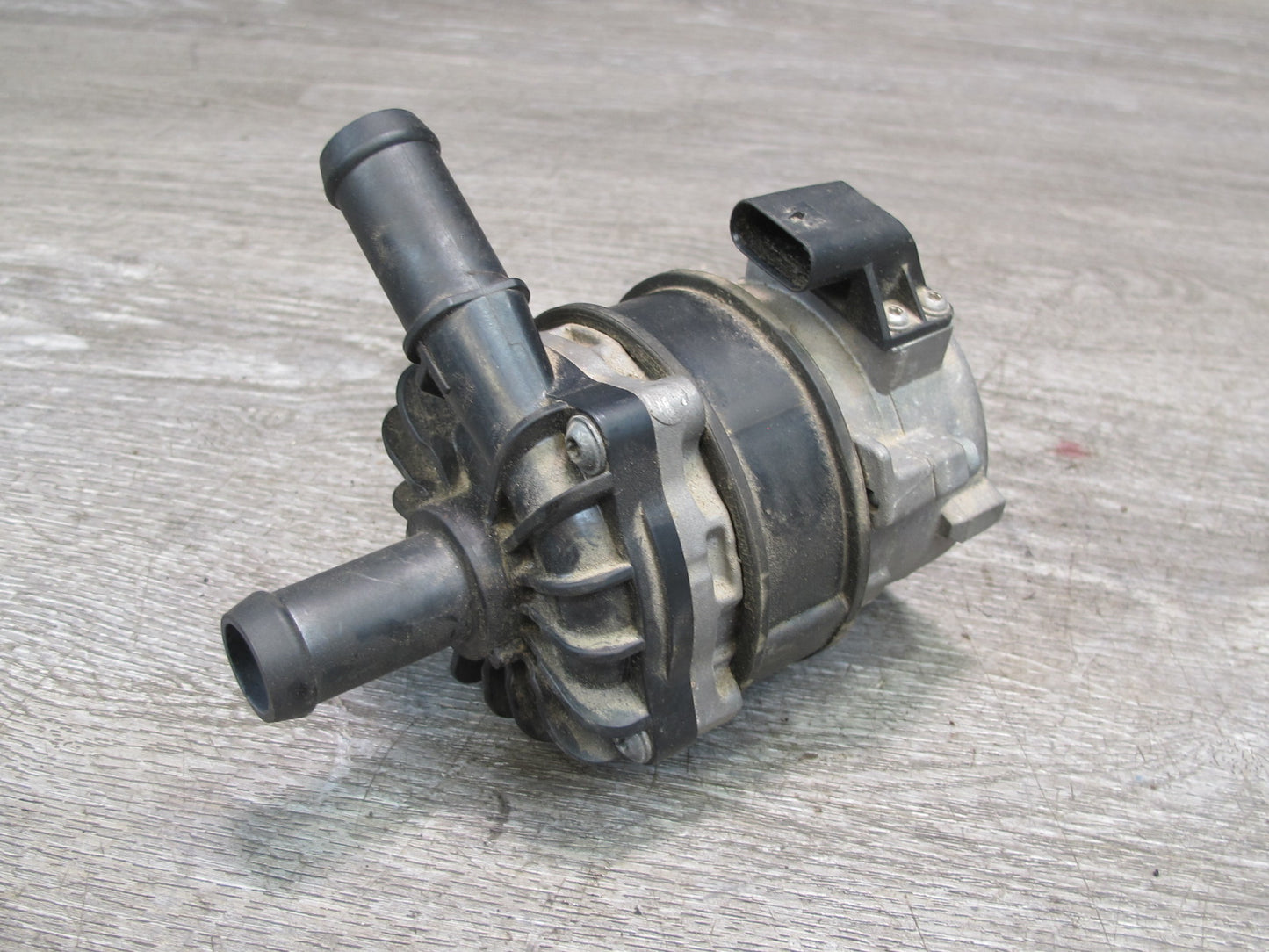 11-12 Fisker Karma Auxiliary Coolant Water Pump OEM