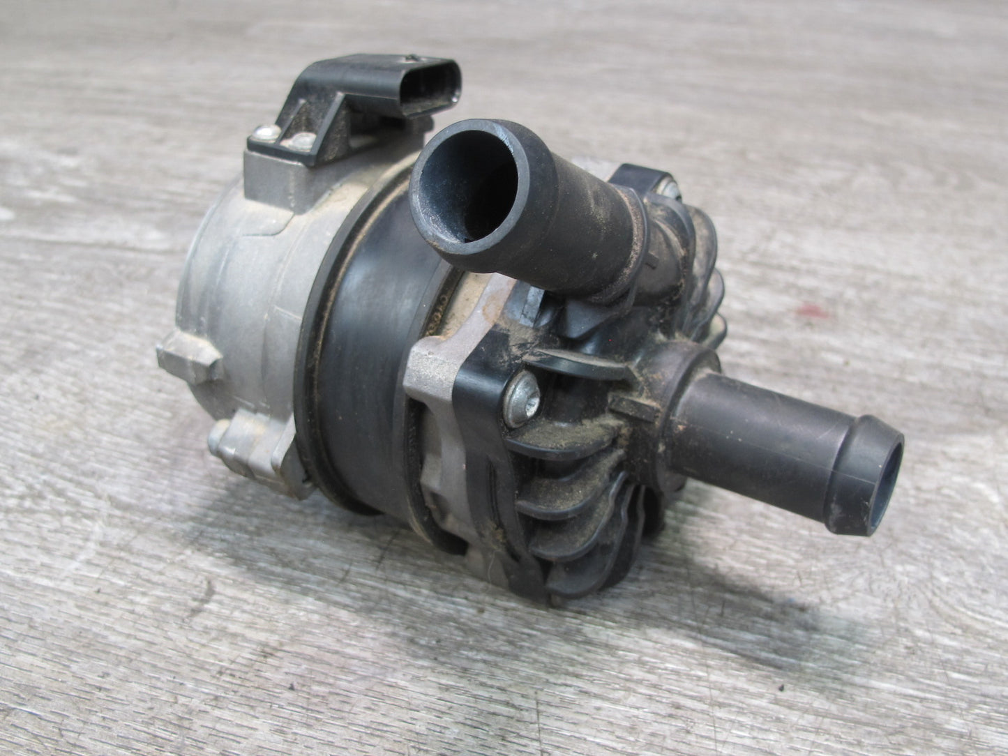 11-12 Fisker Karma Auxiliary Coolant Water Pump OEM