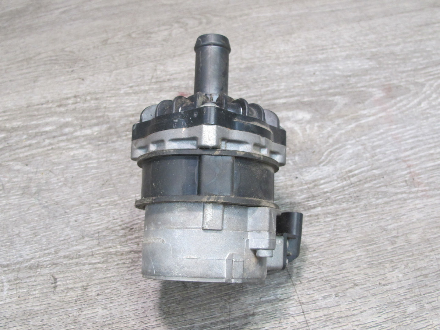 11-12 Fisker Karma Auxiliary Coolant Water Pump OEM