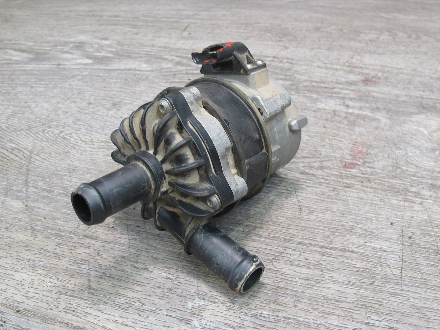 11-12 Fisker Karma Auxiliary Coolant Water Pump C131110302000 OEM