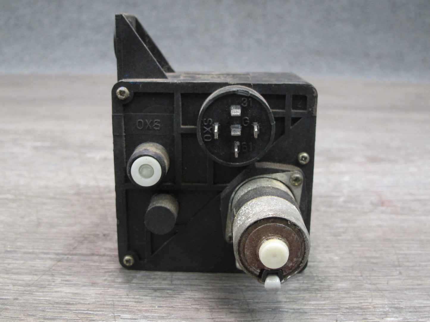 1978-1984 Porsche 928 S Catalytic Converter Counter Switch 92864122500
