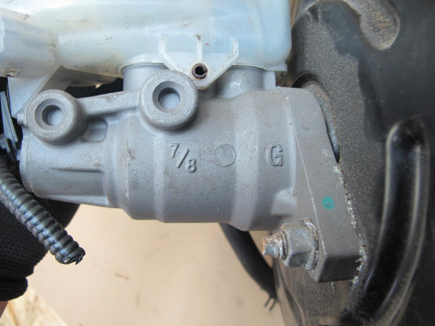 10-15 Lexus IS250 Conv AT Brake Master Cylinder Booster Fluid Reservoir OEM