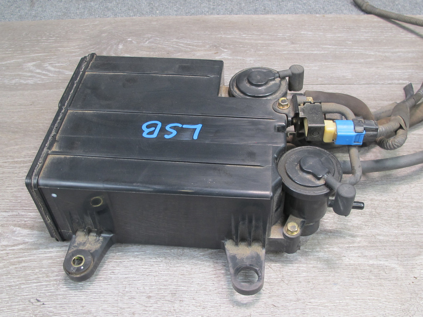 01-03 Lexus UCF30L LS430 Fuel Evap Vapor Charcoal Canister 77740-50091 OEM
