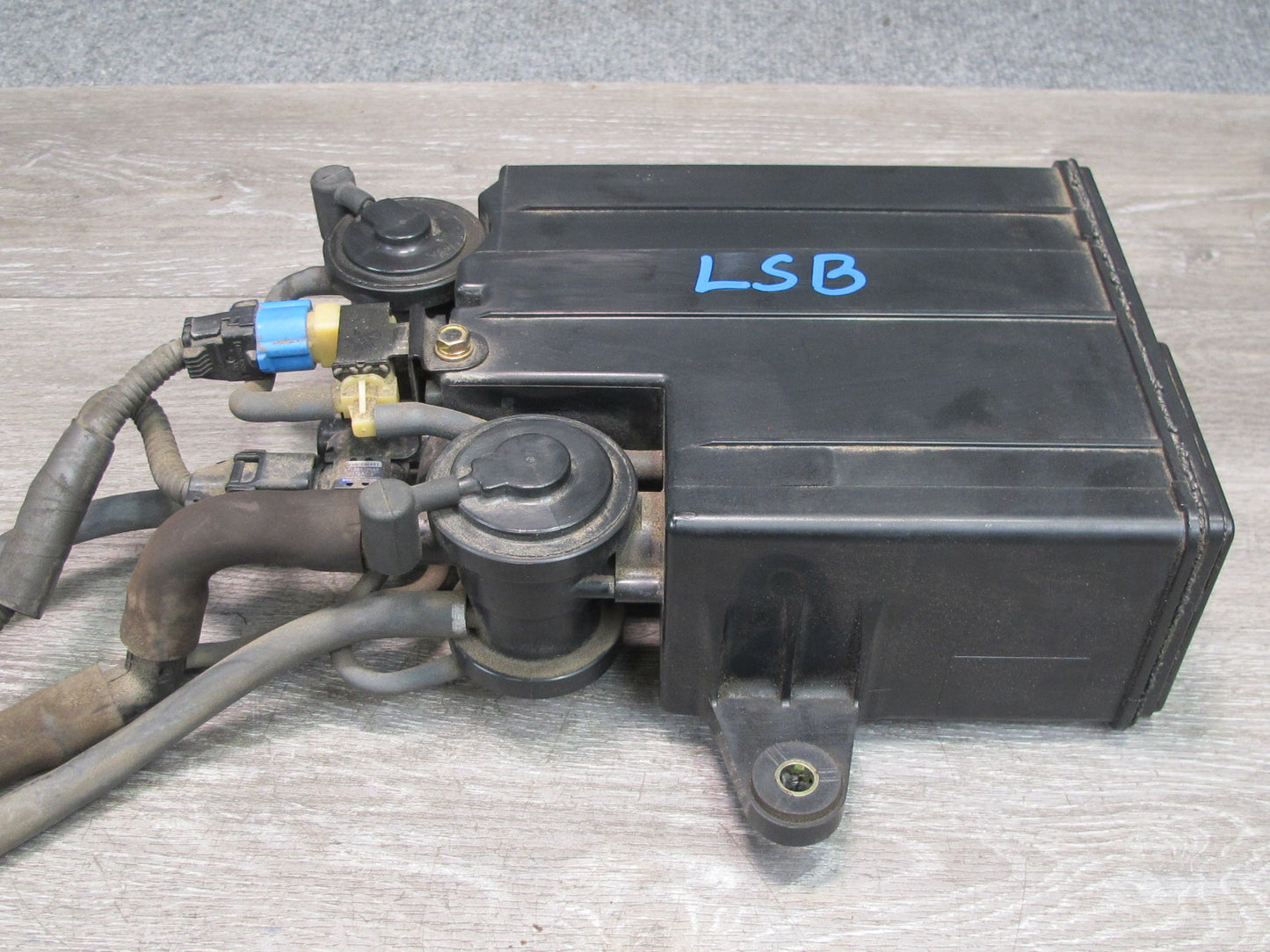 01-03 Lexus UCF30L LS430 Fuel Evap Vapor Charcoal Canister 77740-50091 OEM
