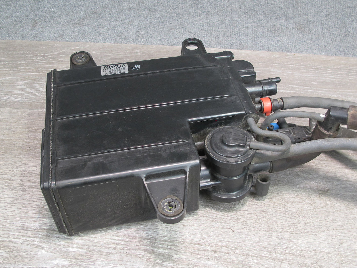 01-03 Lexus UCF30L LS430 Fuel Evap Vapor Charcoal Canister 77740-50091 OEM